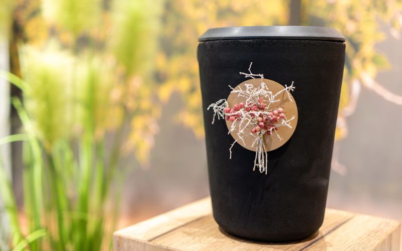 Trauerfeier und Urnenbeisetzung bei Pietät Wegmann in Aschaffenburg