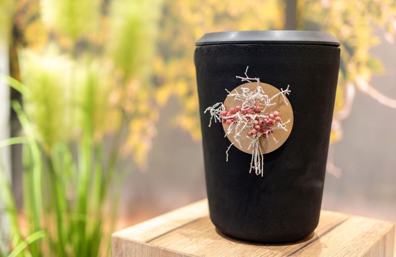 Auswahl Urnen Pietät Wegmann in Aschaffenburg