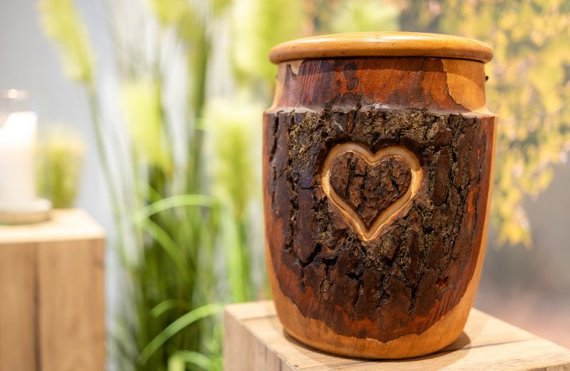 Auswahl Urnen Pietät Wegmann in Aschaffenburg